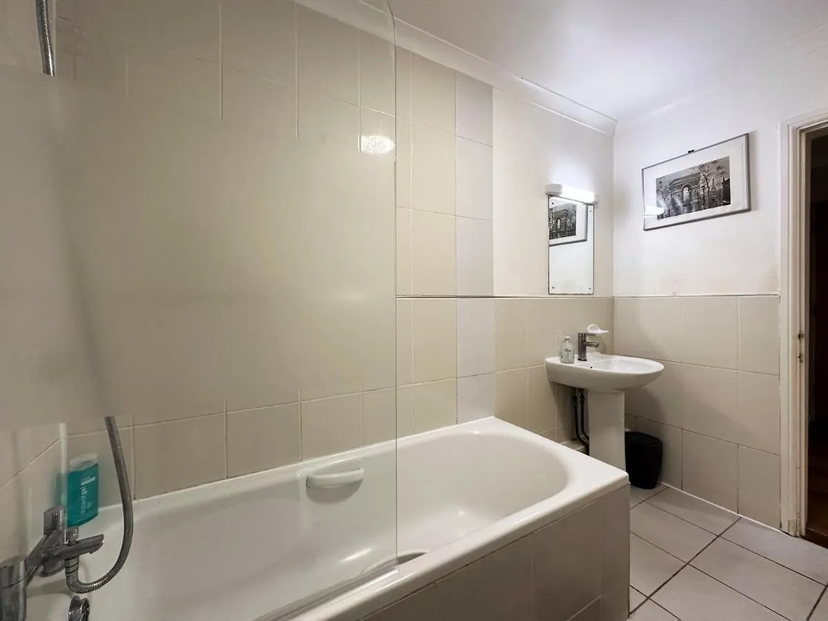 Apartment Tina Place In Tower Hill - 2 Double Beds, Max 4 People, Great Location In London