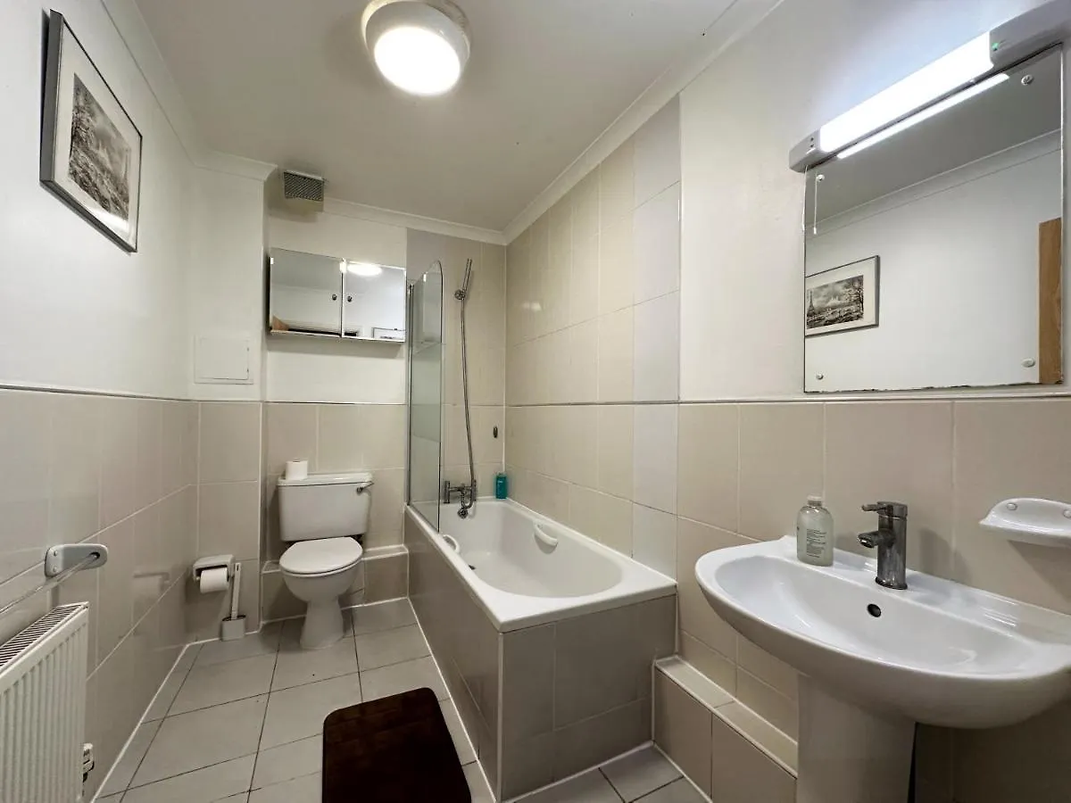 Tina Place In Tower Hill - 2 Double Beds, Max 4 People, Great Location In London Apartment